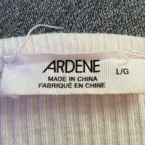 White spaghetti straps striped crop top with slit - Picture 2 of 2